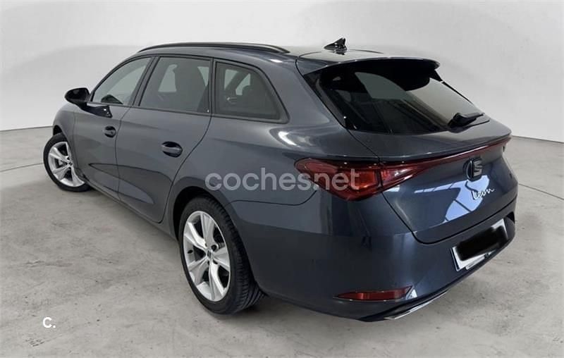 Usado Seat Leon FR 150 CV (110 kW) 2024 Gris / plata Familiar