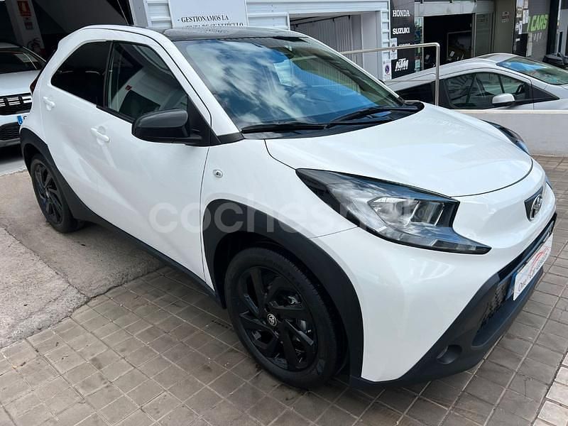 Käytetty Toyota Aygo X Play 72 HP (52 kW) 2023 Valkoinen Katumaasturi