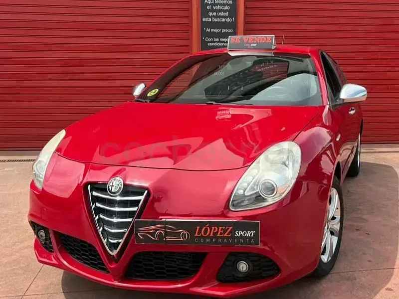Usado Alfa Romeo Giulietta Distinctive 105 CV (77 kW) 2013 Rojo Utilitario