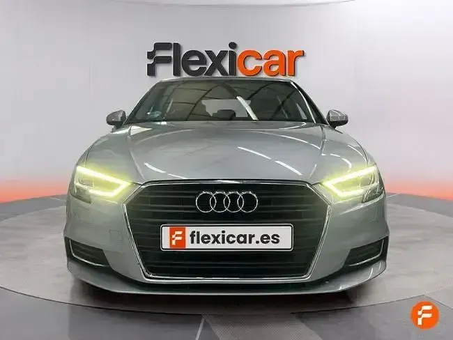 Usado Audi A3 116 CV (85 kW) 2019 Gris Berlina