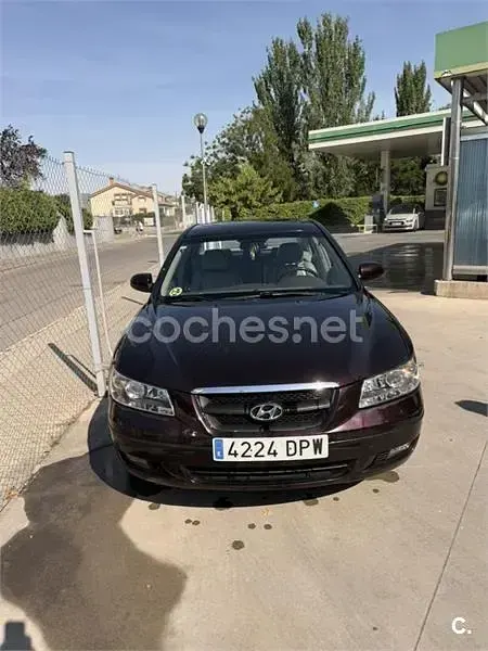 Usado Hyundai Sonata Style 161 CV (118 kW) 2005 Granate Berlina