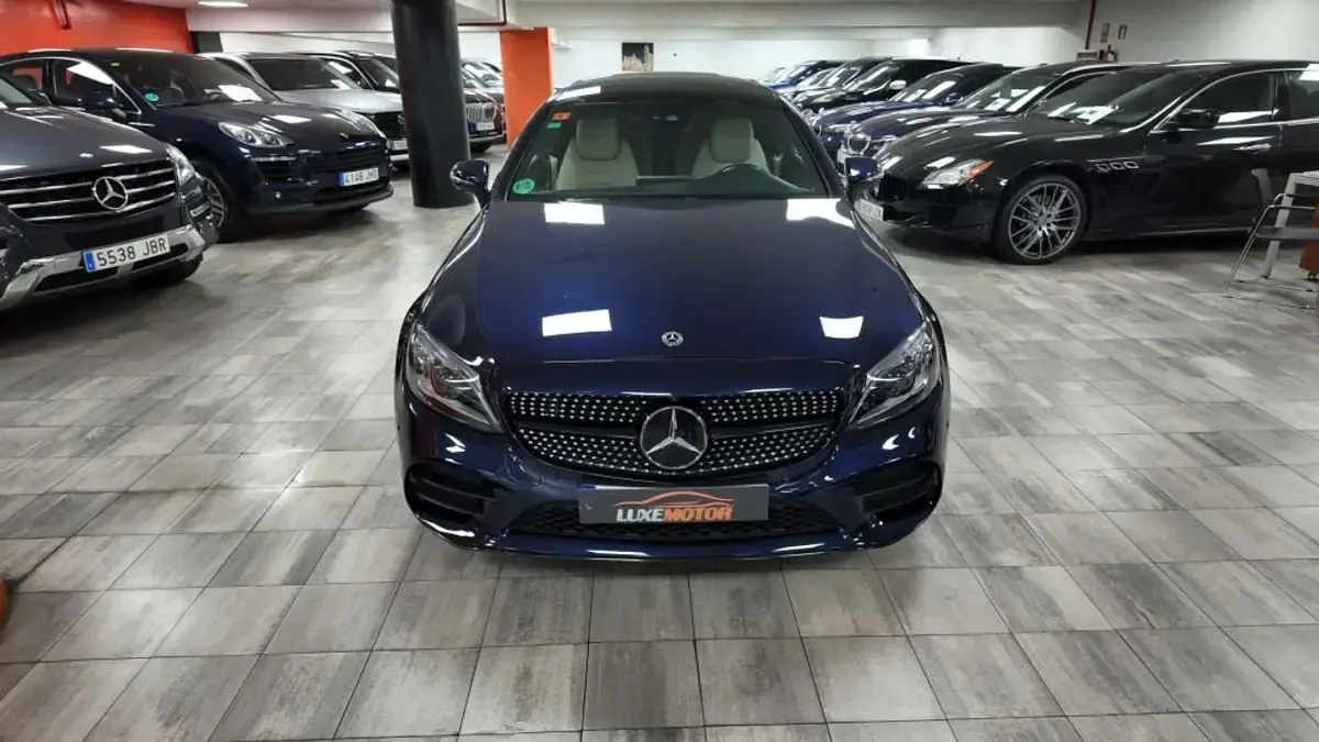 Usado Mercedes C300 258 CV (189 kW) 2019 Azul Coupe