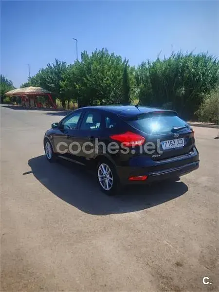Usado Ford Focus Trend 115 CV (84 kW) 2015 Negro Berlina