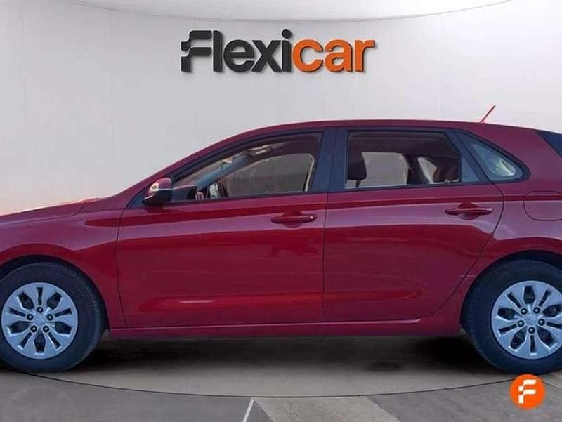 Usado Hyundai i30 120 CV (88 kW) 2020 Rojo Utilitario