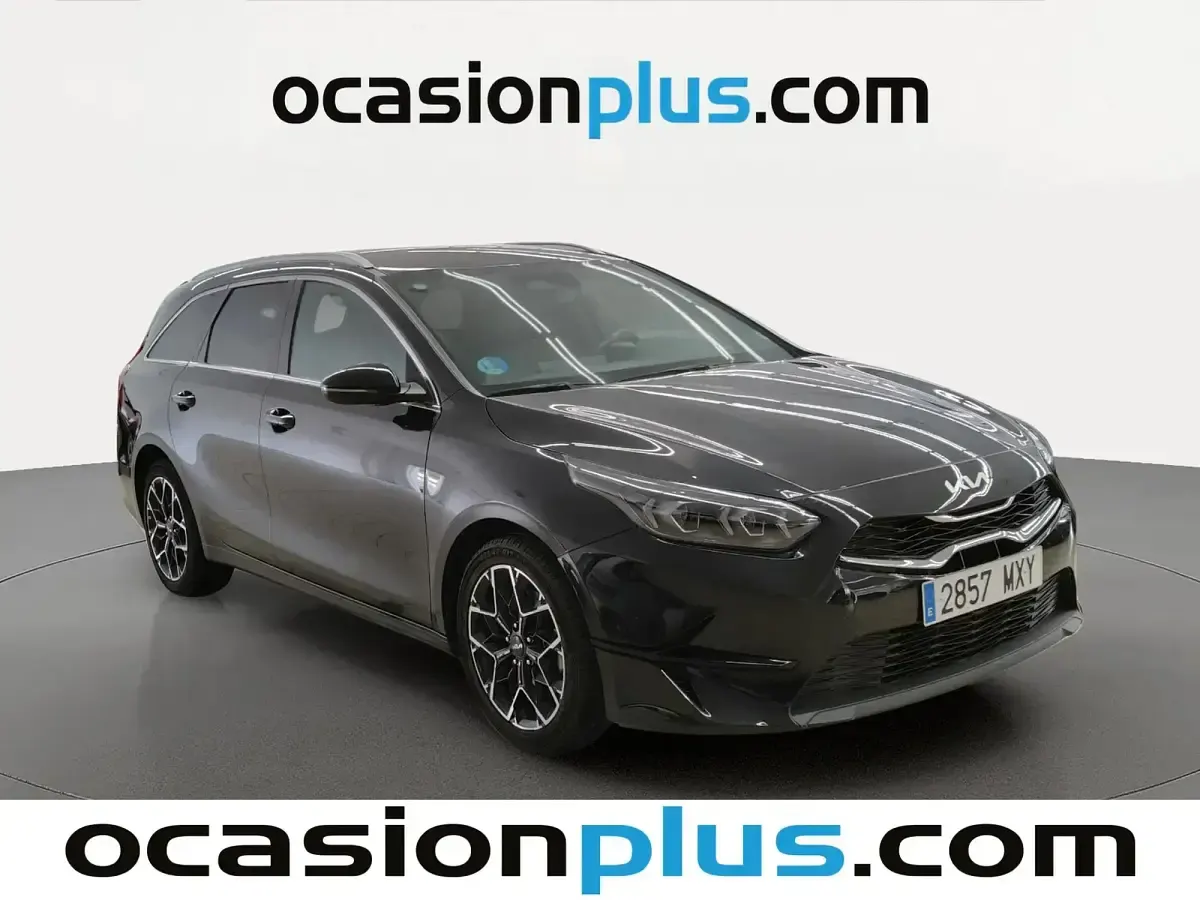 Usado Kia Ceed Style 100 CV (73 kW) 2025 Negro Utilitario