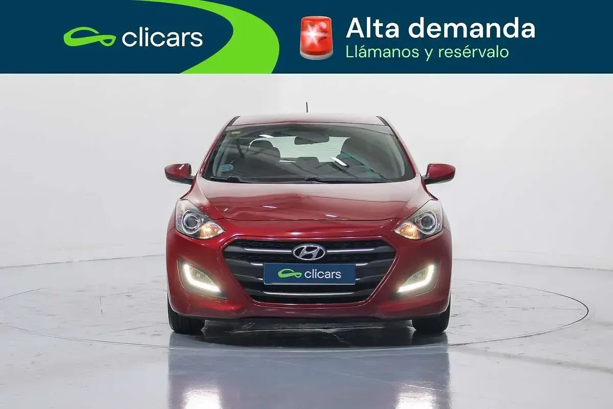 Usado Hyundai i30 90 CV (66 kW) 2016 Rojo Utilitario