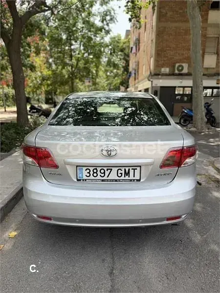 Usado Toyota Avensis Executive 150 CV (110 kW) 2010 Gris / plata Berlina