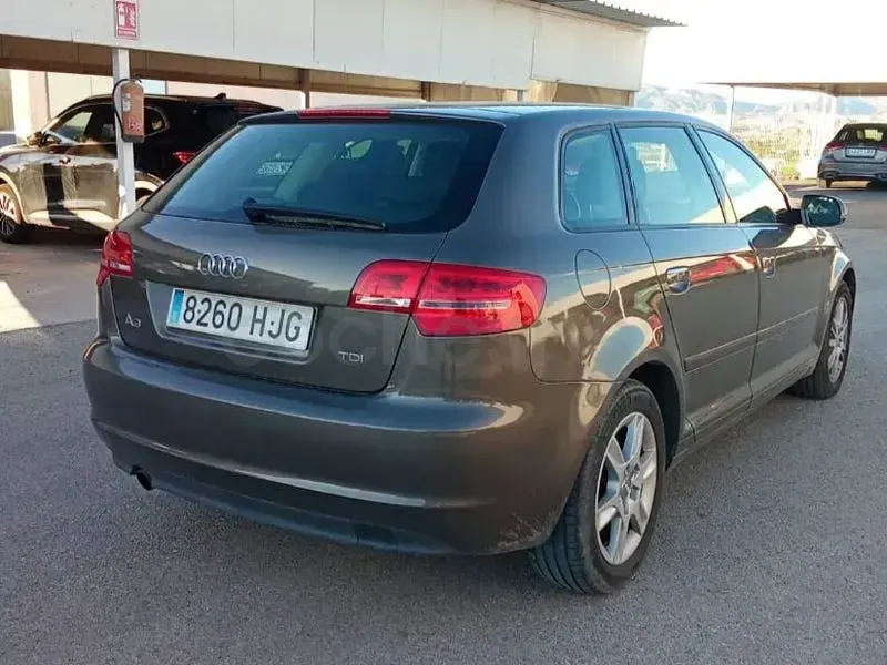 Usado Audi A3 Attraction 105 CV (77 kW) 2012 Marrón Utilitario