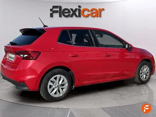Usado Skoda Fabia Selection 95 CV (69 kW) 2024 Rojo Berlina