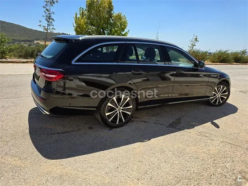 Usado Mercedes E300 306 CV (225 kW) 2022 Negro Familiar