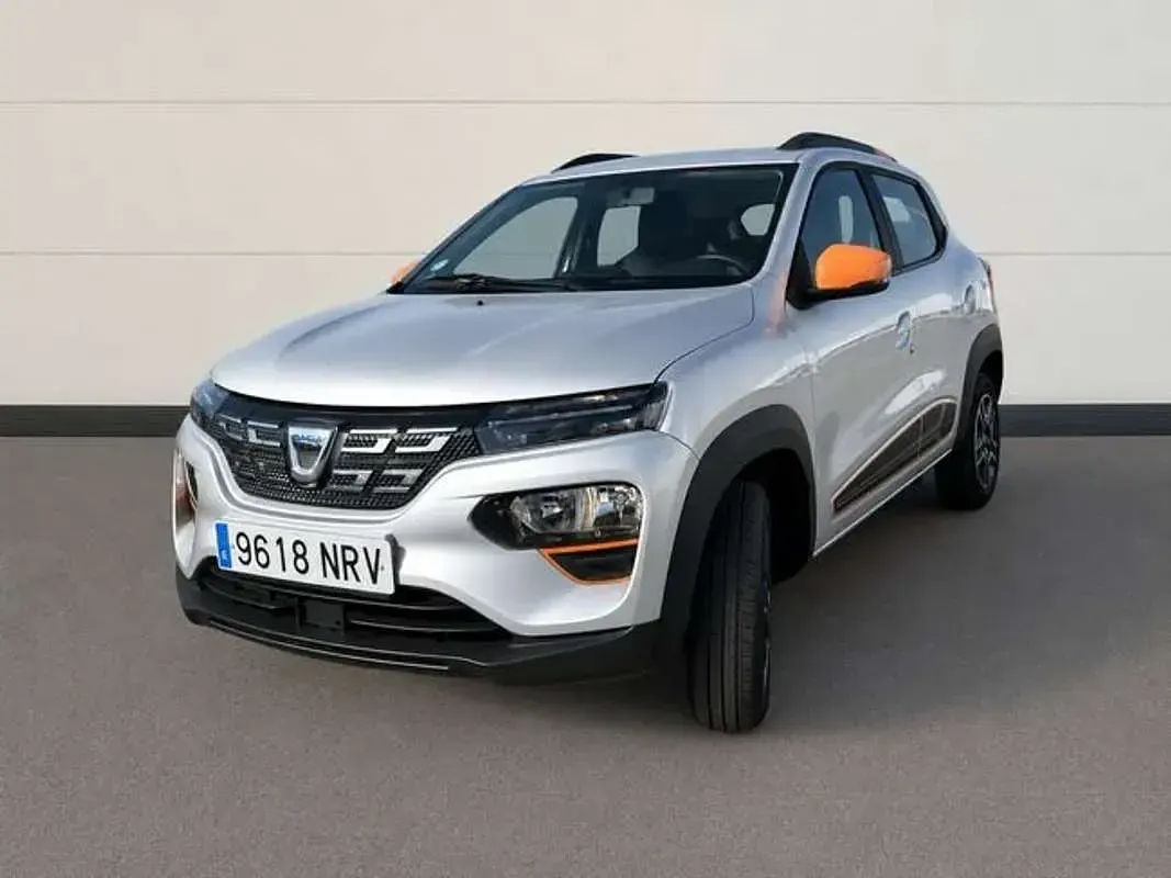 Usado Dacia Spring Comfort Plus 33 kW (45 CV) 2022 Gris Utilitario
