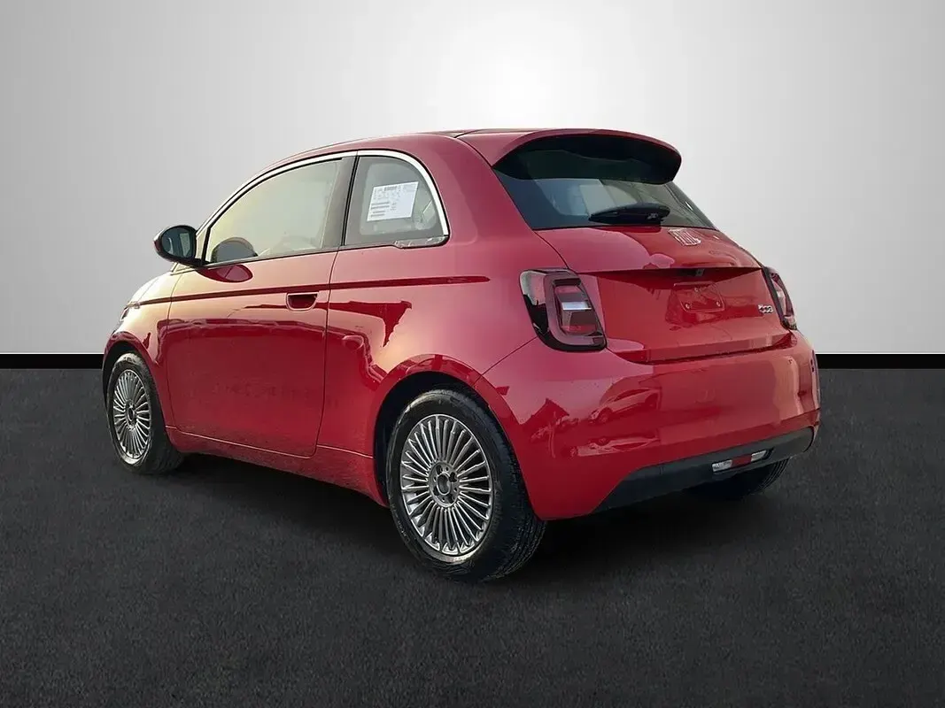 Usado Fiat 500e Red 86 kW (118 CV) 2023 Gris Utilitario
