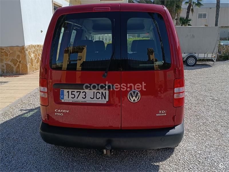 Usado VW Caddy Pro 102 CV (75 kW) 2015 Rojo Monovolumen