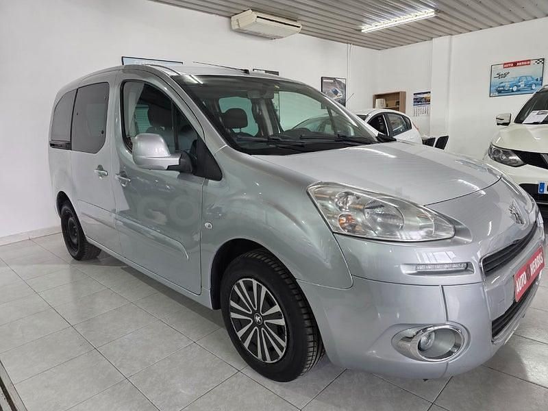 Usado Peugeot Partner Tepee Active 92 CV (67 kW) 2014 Gris / plata Monovolumen