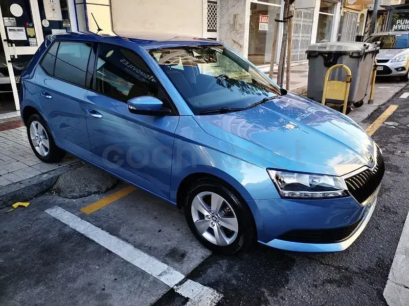 Usado Skoda Fabia Ambition 75 CV (55 kW) 2019 Azul Utilitario
