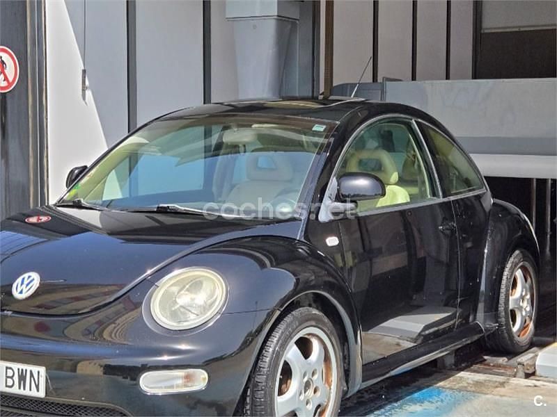 Usado VW New Beetle 150 CV (110 kW) 2002 Negro Utilitario