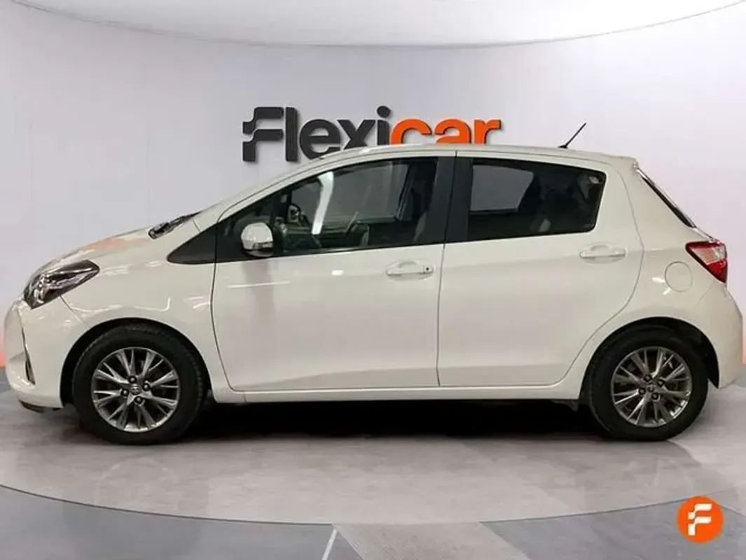 Usado Toyota Yaris Active 69 CV (50 kW) 2019 Blanco Utilitario