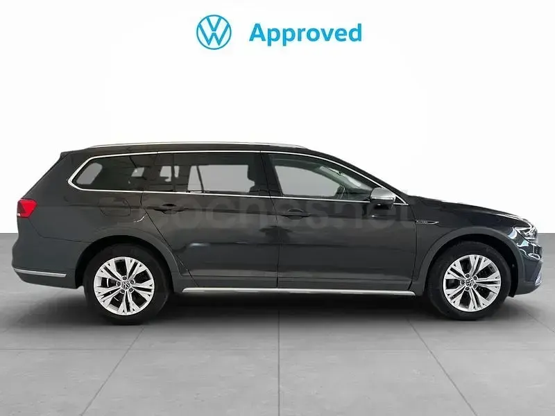 Usado VW Passat Alltrack 200 CV (147 kW) 2023 Gris / plata Familiar
