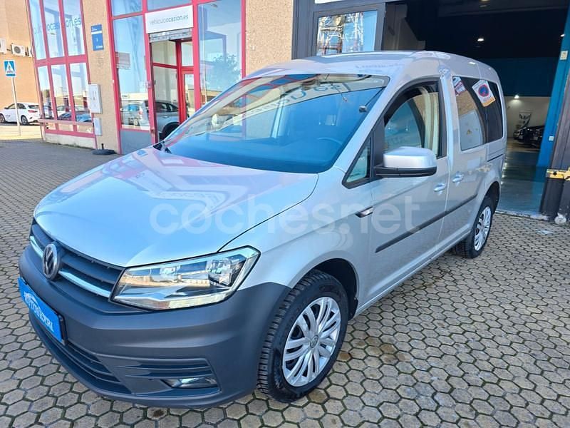 Gris / plata Usado 2019 VW Caddy Maxi Trendline Monovolumen | 21.500 € (Un poco caro) - Imagen 1/4