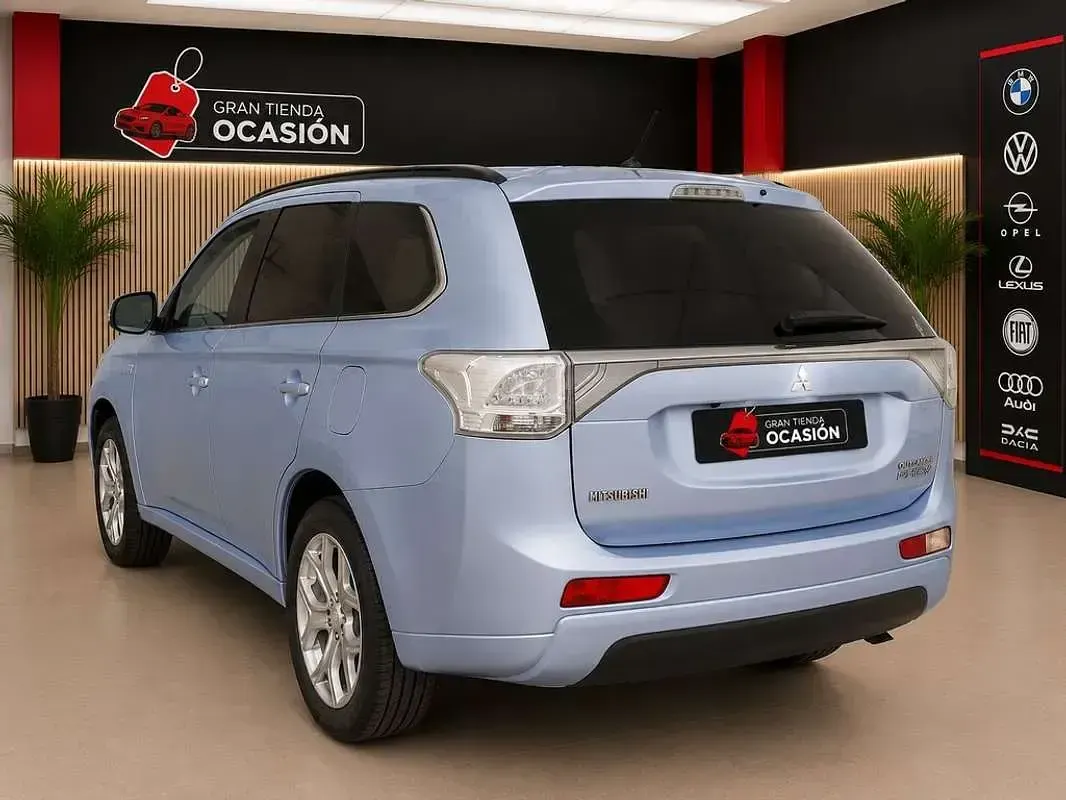 Usado Mitsubishi Outlander P-HEV 203 CV (149 kW) 2015 Azul SUV