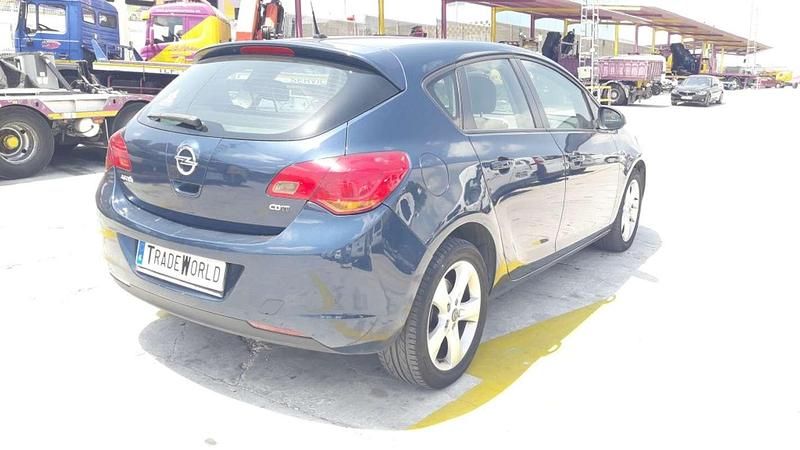 Usado Opel Astra Excellence 125 CV (91 kW) 2013 Azul Utilitario