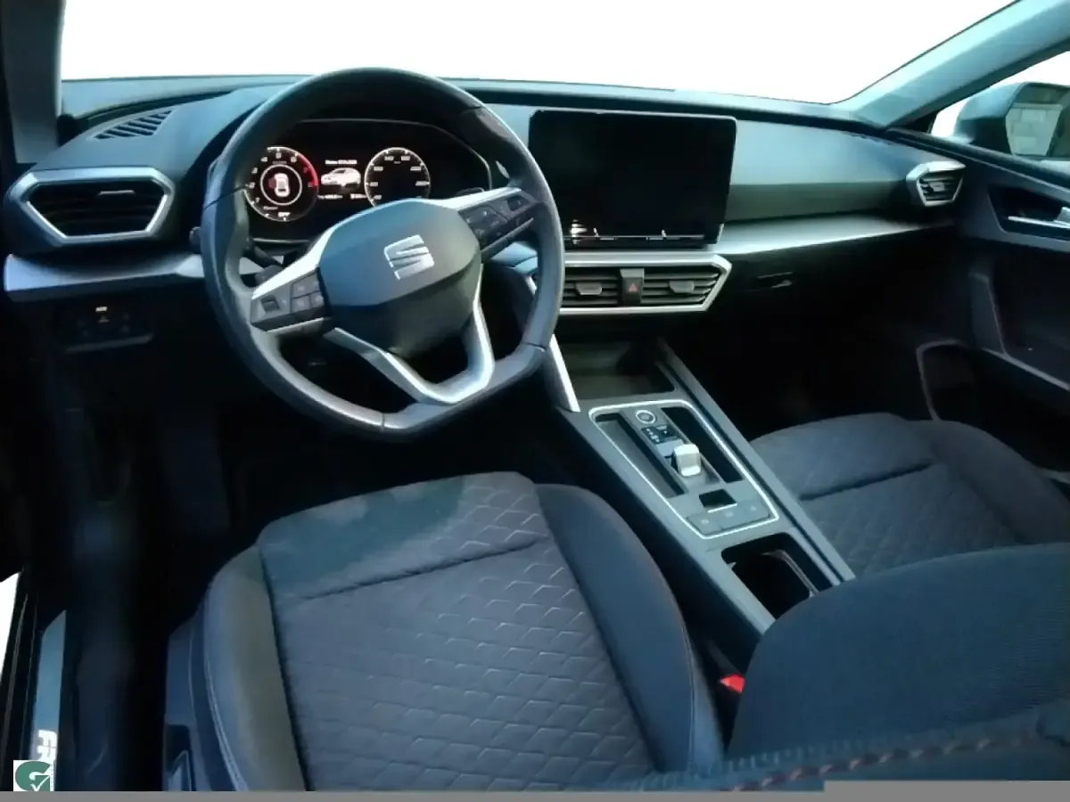 Usado Seat Leon FR 110 CV (80 kW) 2023 Gris/plata