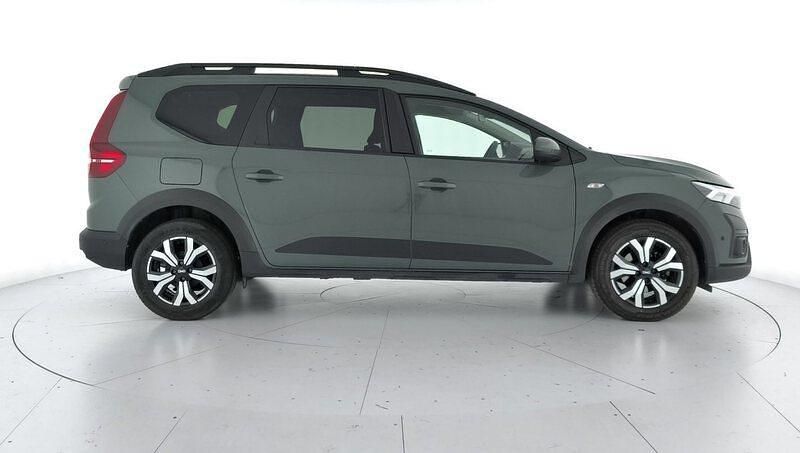Usado Dacia Jogger Expression 110 HP (80 kW) 2024 Verde Monovolume