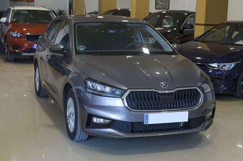 Usado Skoda Fabia Selection 116 CV (85 kW) 2025 Gris Utilitario