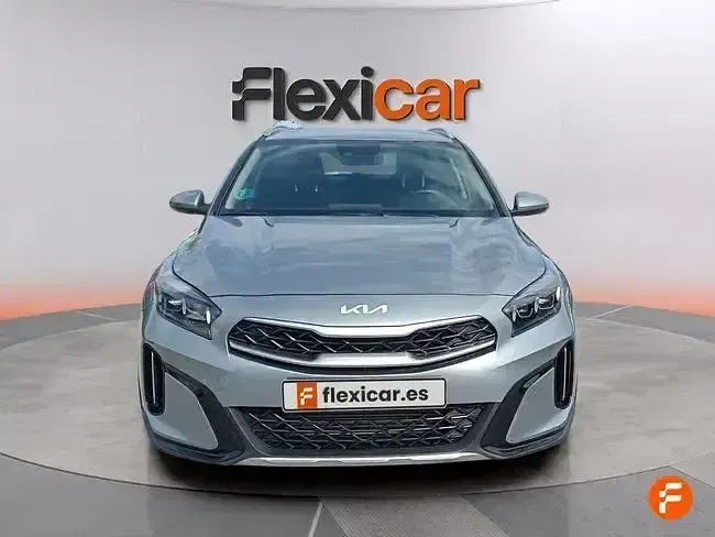 Usado Kia XCeed 136 CV (100 kW) 2024 Gris SUV