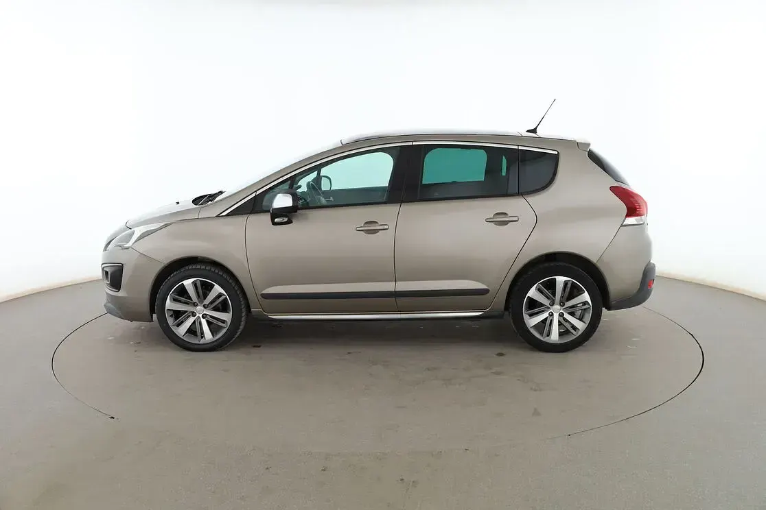 Usado Peugeot 3008 Allure 120 CV (88 kW) 2016 Gris SUV