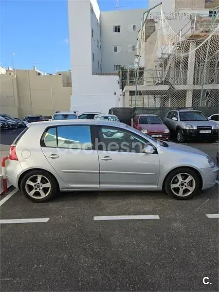 Usado VW Golf IV Trendline 102 CV (75 kW) 2005 Gris / plata Berlina