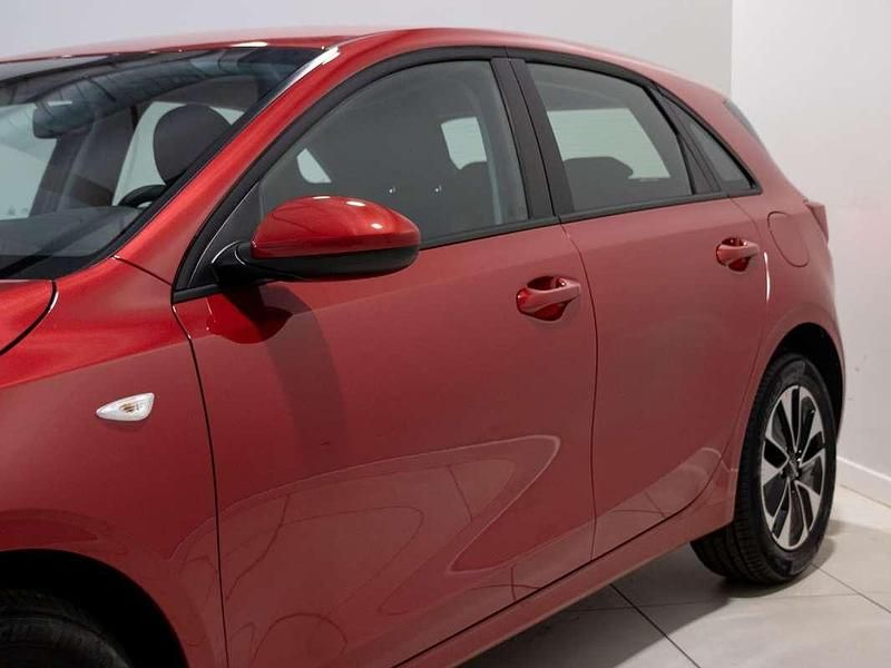Ny Kia Ceed 101 HK (74 kW) 2025 Rød Hatchback