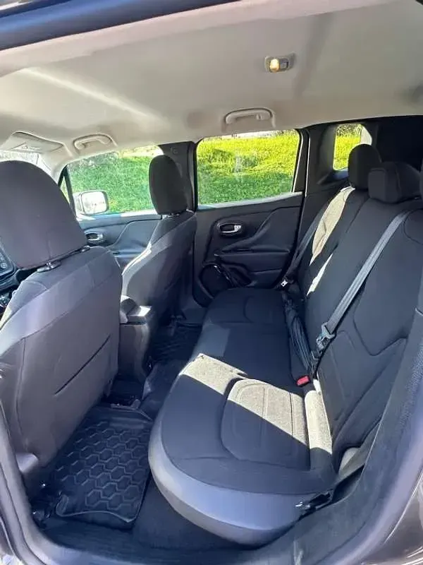 Usado Jeep Renegade Sport 120 CV (88 kW) 2016 Gris SUV