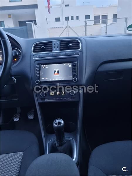 Usado VW Polo 75 CV (55 kW) 2012 Gris / plata Berlina
