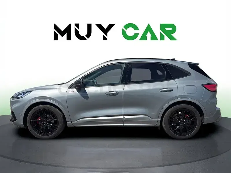 Usado Ford Kuga Titanium 190 CV (139 kW) 2023 Gris / plata SUV