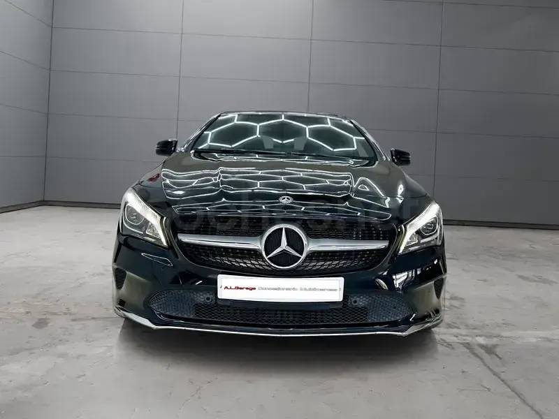 Usado Mercedes CLA220 Shooting Brake 177 CV (130 kW) 2016 Negro Familiar