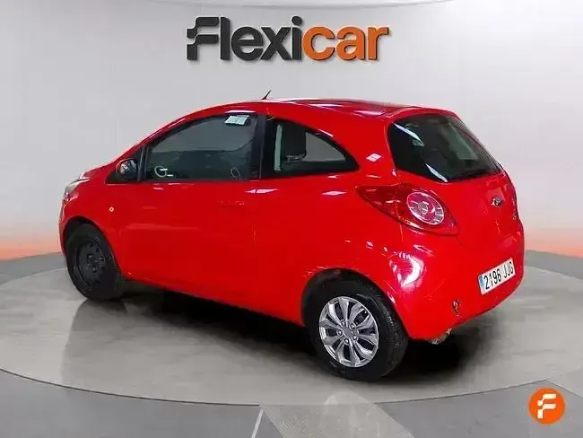 Usado Ford Ka Titanium 69 CV (50 kW) 2015 Rojo Utilitario