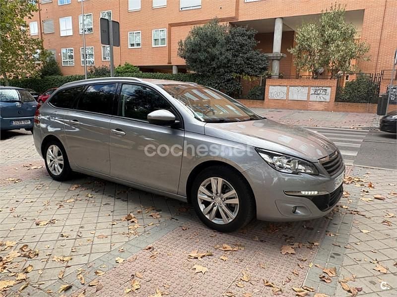 Usado Peugeot 308 SW Style 130 CV (95 kW) 2017 Gris / plata Familiar