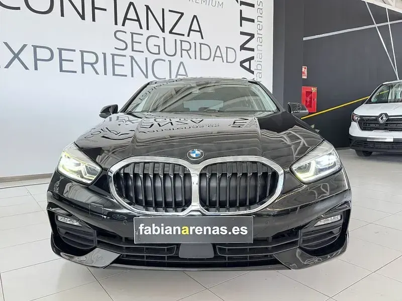 Usado BMW 118 150 CV (110 kW) 2021 Negro Berlina