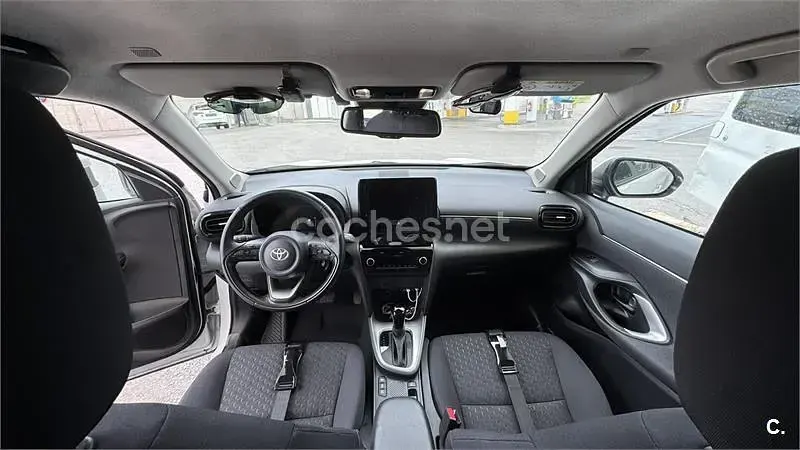 Używany Toyota Yaris Cross Business Edition 130 KM (95 kW) 2025 Biały SUV