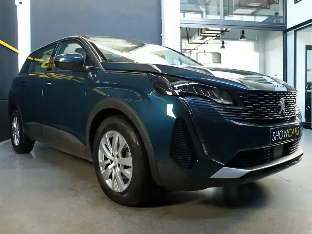 Usado Peugeot 5008 Active 131 HP (96 kW) 2021 Azul SUV