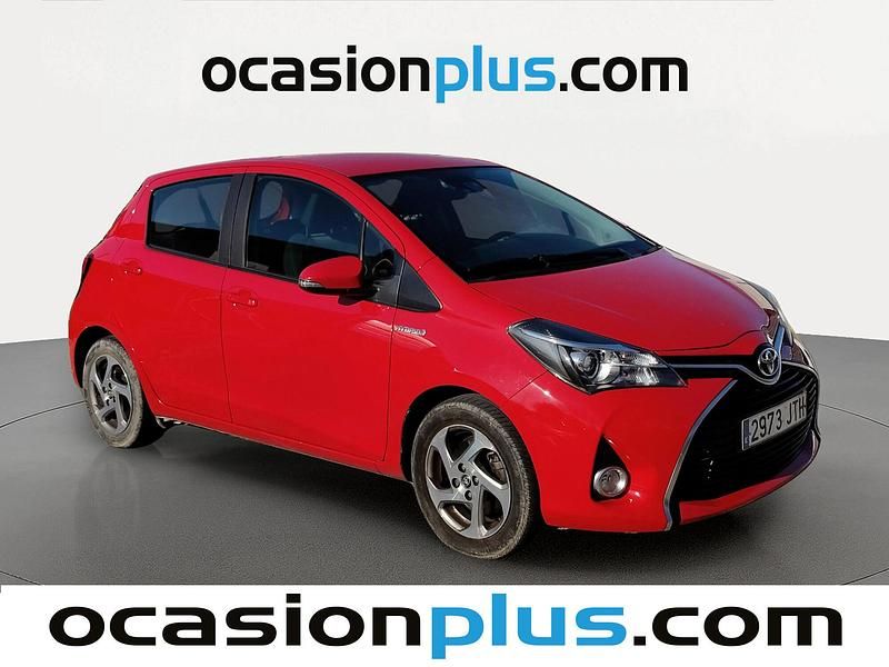 Usado Toyota Yaris Hybrid Active 100 CV (73 kW) 2016 Rojo