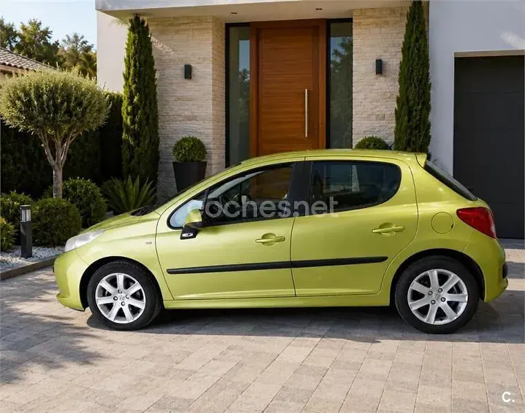 Usado Peugeot 207 90 CV (66 kW) 2007 Naranja Berlina