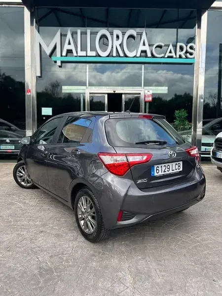 Occasion Toyota Yaris Active 111 ch (81 kW) 2019 Gris Berline