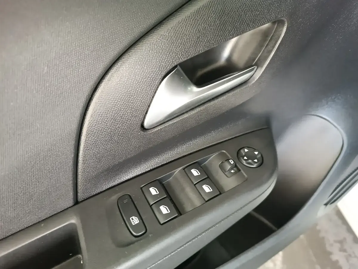 Käytetty Opel Corsa Edition 75 HP (55 kW) 2023 Valkoinen Viistoperä