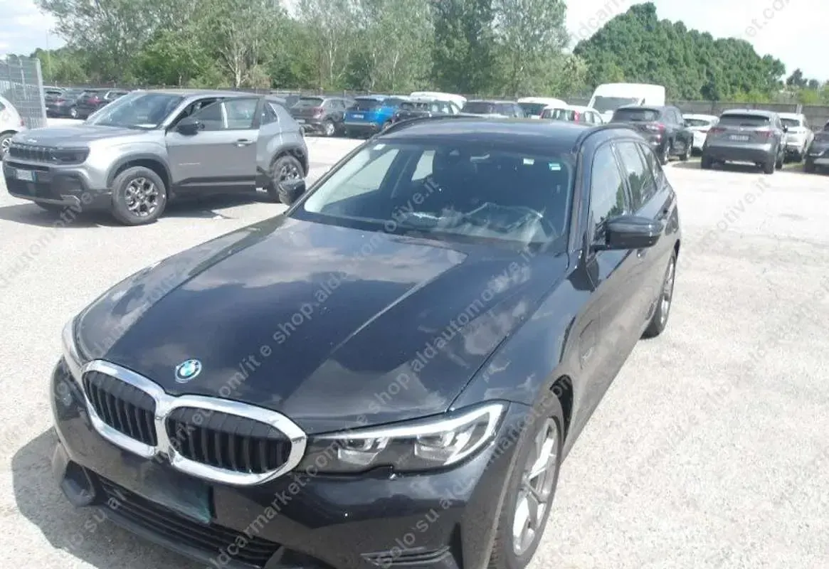 Usado BMW 320e Sport Line 204 CV (150 kW) 2022 Negro Berlina