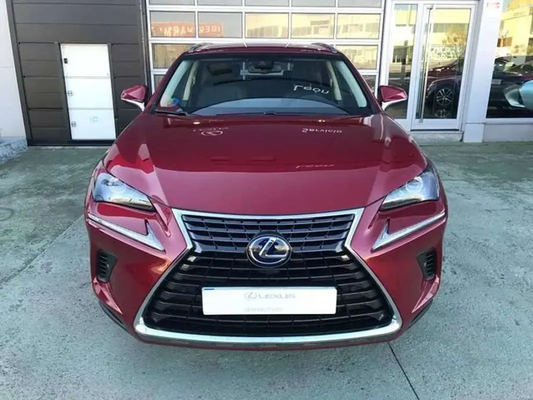Usado Lexus NX300h Executive Line 197 CV (144 kW) 2018 Rojo SUV