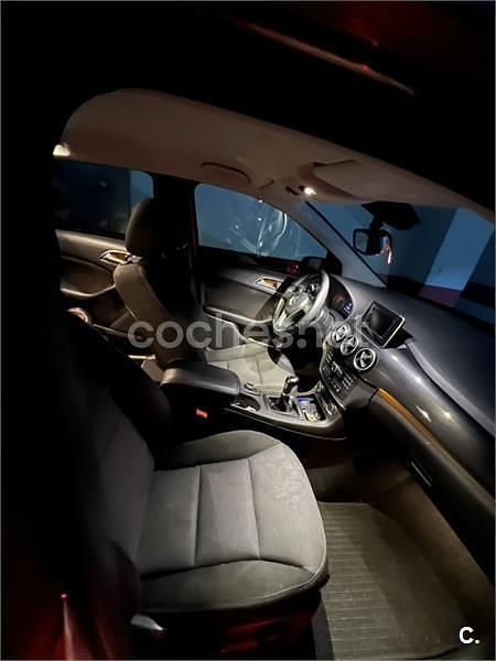 Usado Mercedes B180 109 CV (80 kW) 2014 Rojo Monovolumen