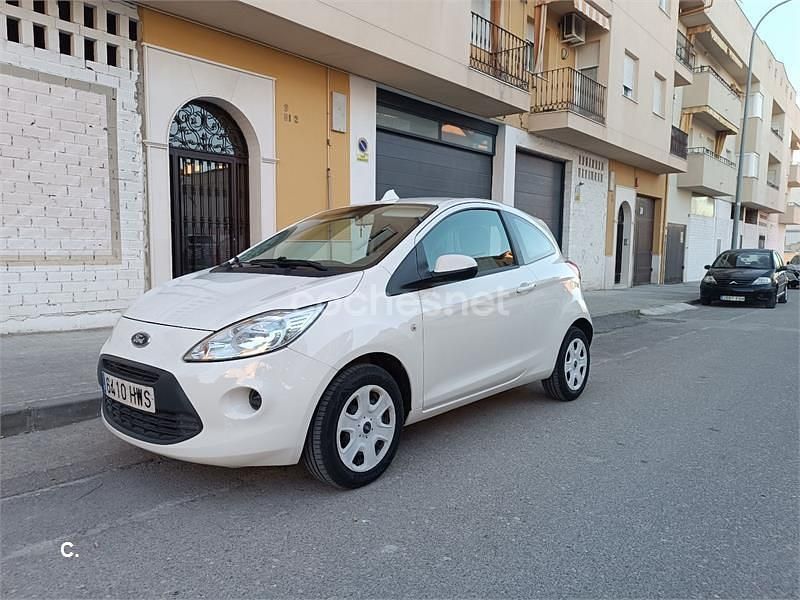 Usado Ford Ka 69 CV (50 kW) 2014 Blanco Berlina