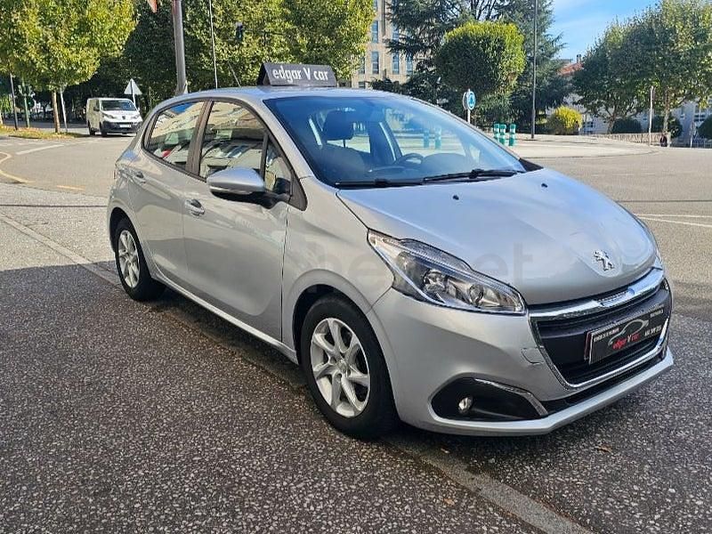 Usado Peugeot 208 Signature Sky 99 CV (72 kW) 2019 Gris / plata Utilitario
